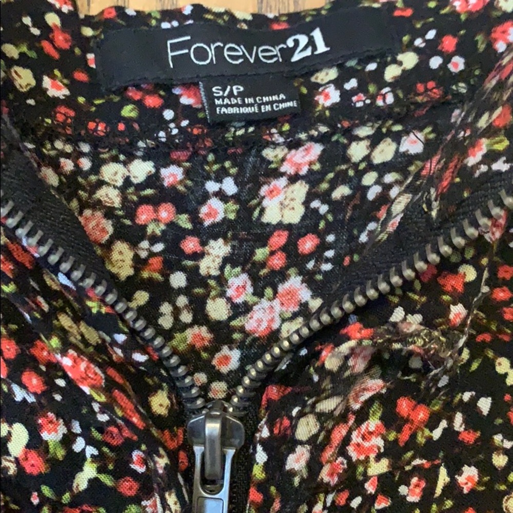Fun flower patterned skirt - Picture 2 of 4